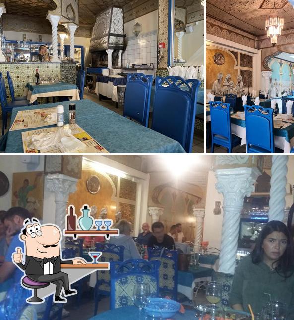 Installez-vous à l'une des tables de Djerba