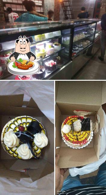 Food at Lama Bakery