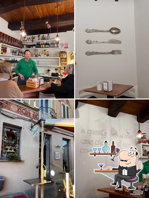 Dai un'occhiata agli interni di Chieri Bar
