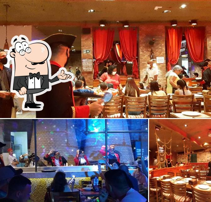 O interior do Pizzaria Capitão Gancho