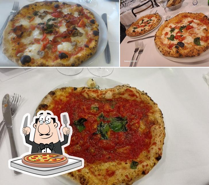 A Ristorante Ciro a Mergellina, puoi prenderti una bella pizza