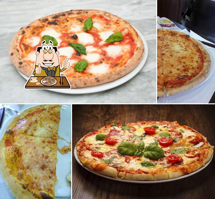 Scegli una pizza a Pizzeria Santa Maria