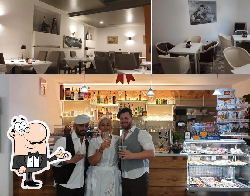 Siediti a un tavolo di CAFFE' PASTICCERIA MORY
