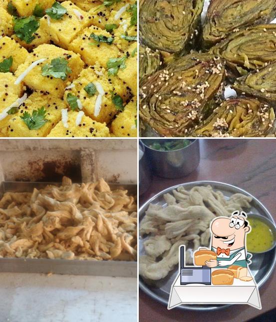 Garlic bread at Shreeji Shree Ganesh Saurastra Ganthiya