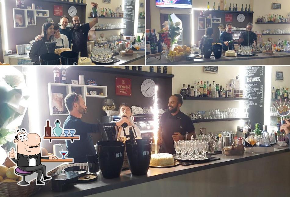 Guarda la foto che mostra la interni e cibo di Al Dach Monza Caffè