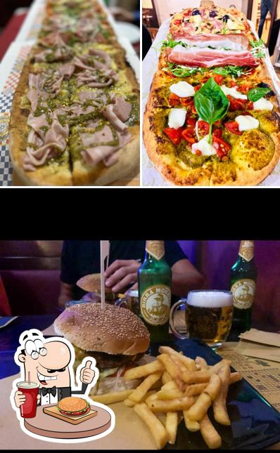 Prenditi un hamburger a Mola Beach