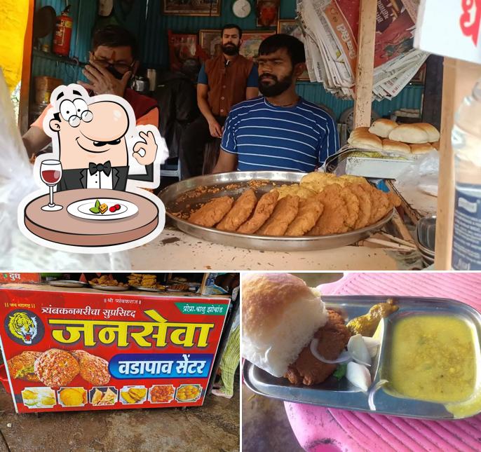 Food at Janseva Nashta