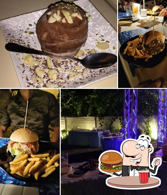 Ordina un hamburger a The Castle PUB