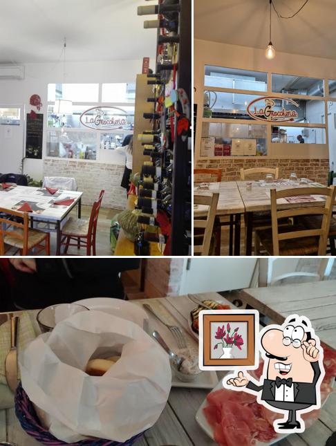 Siediti a un tavolo di La Gnoccheria