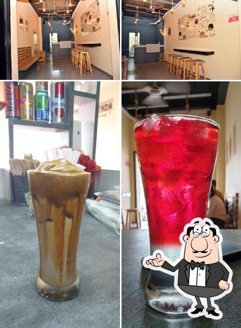 Among different things one can find interior and food at Bakda chai stand