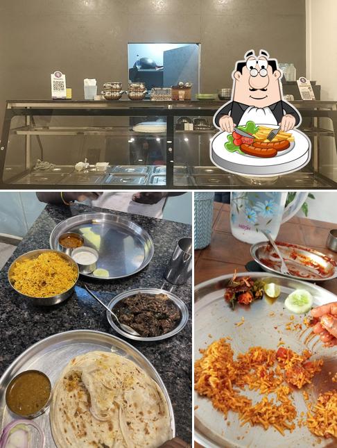 The image of Sri chamundeshwari curry point’s food and interior