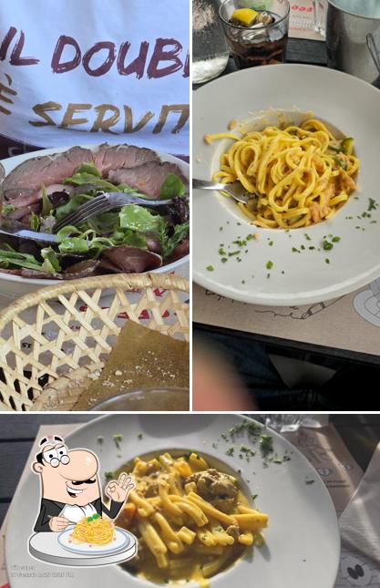 Spaghetti alla carbonara al La Baia Del Sole Cafe & Bistrot