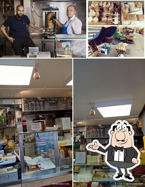 Siediti a un tavolo di Snack du Marché