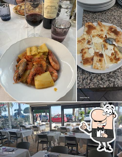 Siediti a un tavolo di Taverna Azzurra