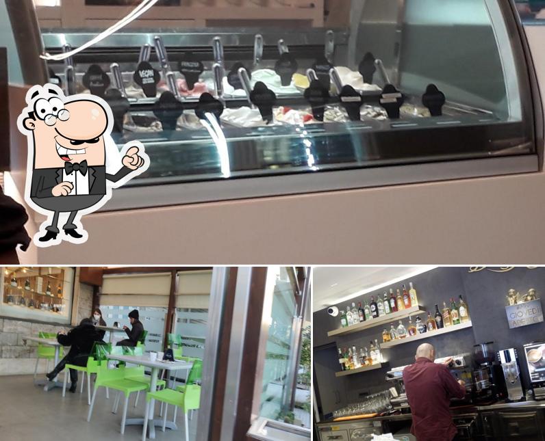Questa è la foto che raffigura la interni e bancone da bar di Bar Pasticceria Attilio
