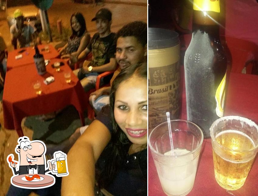 Cumbucas Bar offerece uma opção de cervejas