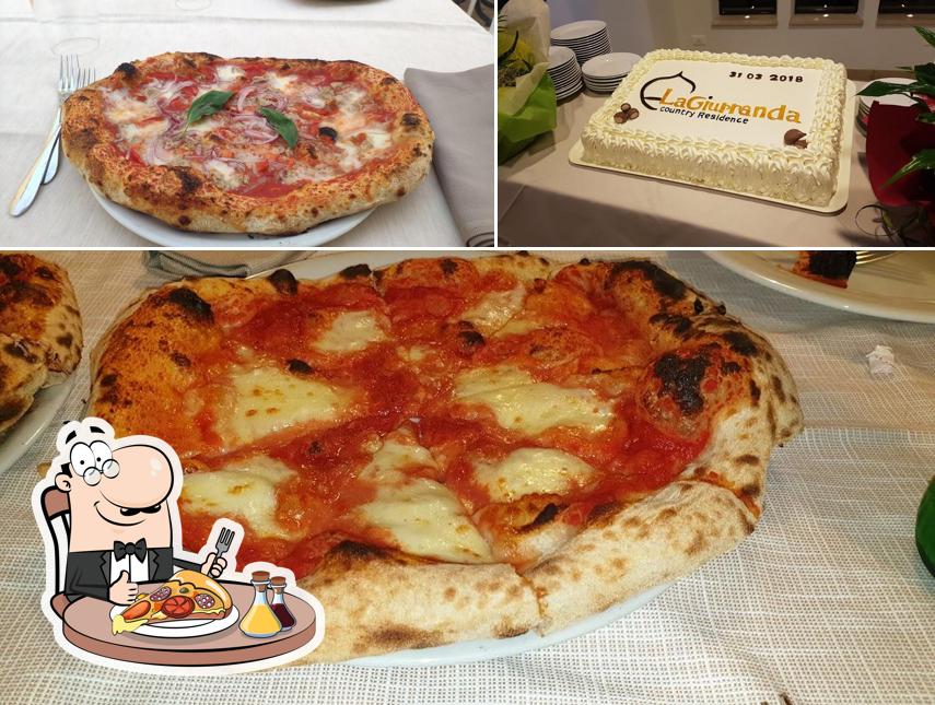 Scegli una pizza a La Giurranda Residence Ristorante