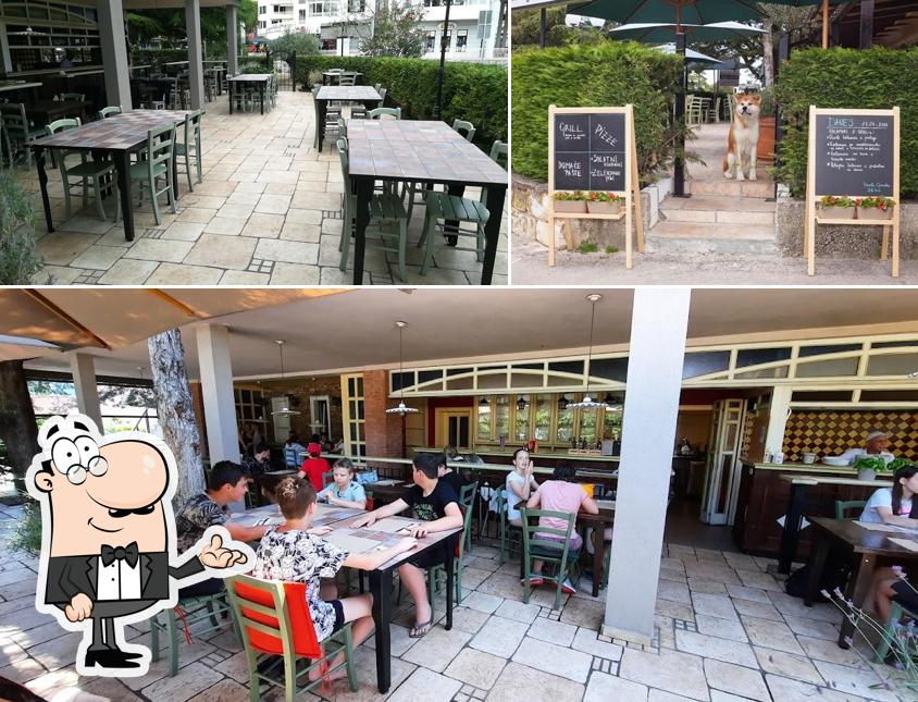 La foto di interni e lavagna da Beach Garden Pizza & Grill - Izola, Dušan Kadić s.p