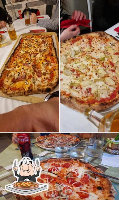 Scegli una pizza a Civico 02 Cafe'