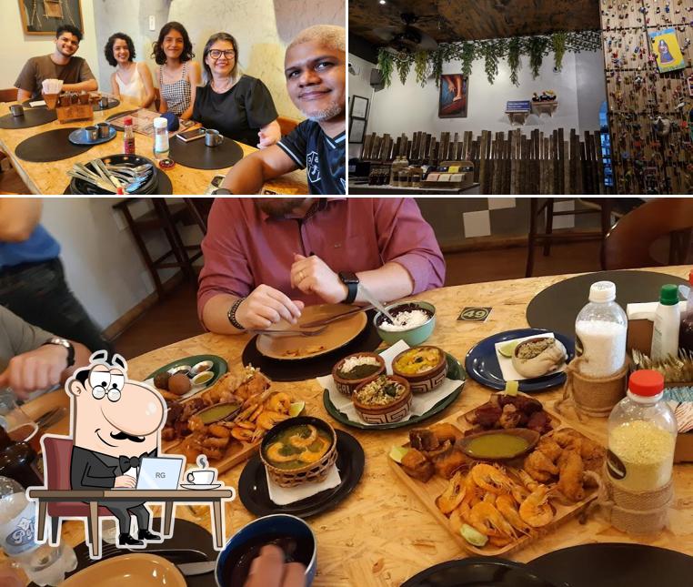 Sente em uma das mesas no Restaurante Ver O Açaí - Umarizal