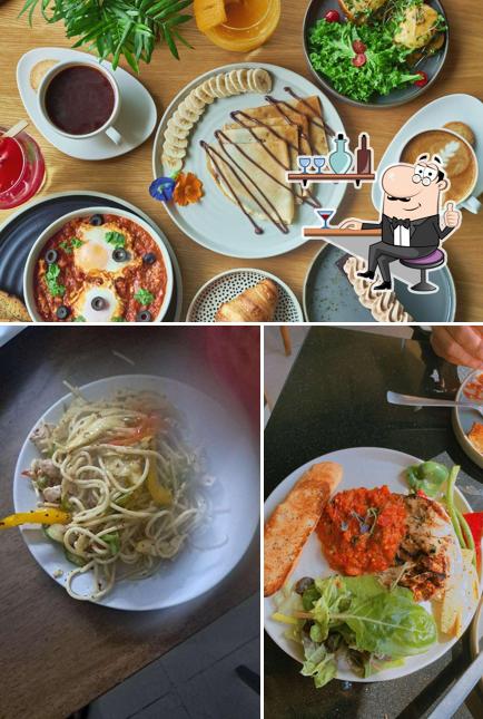 The photo of interior and food at C'est La Vie
