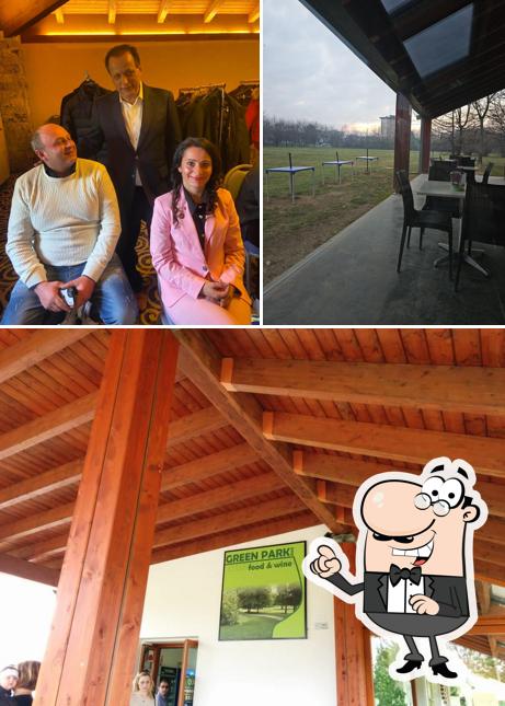 Dai un'occhiata agli interni di Green Park Bar