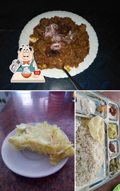Hotel Shaji Lunch Home serves a selection of sweet dishes