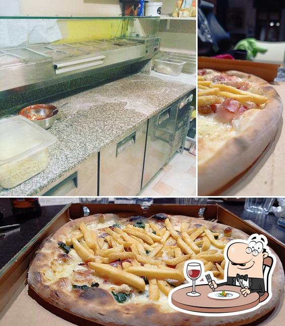 Platti al Pizzeria d'Asporto River