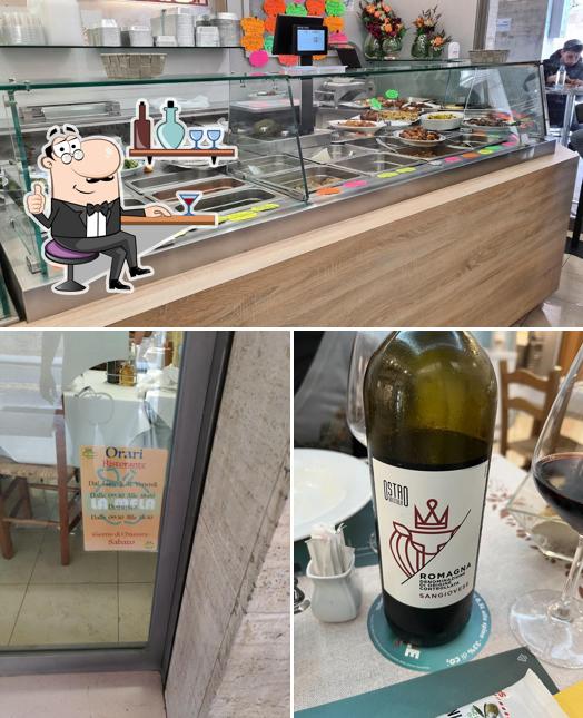 Dai un'occhiata agli interni di Rosticceria La Mela