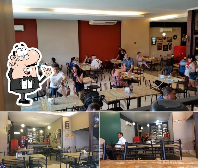 O interior do Restaurante Casa Amarela