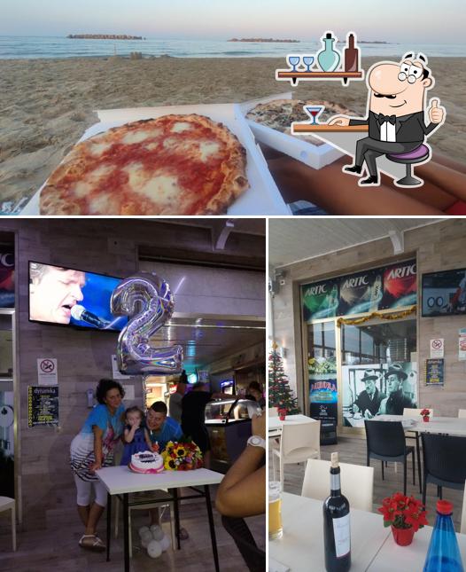 Tra le varie cose da Bar Pizzeria Aurora si possono trovare la interni e cibo