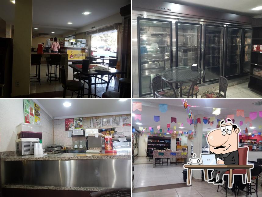 O interior do Fábrica Gostosim Restaurante e Lanches