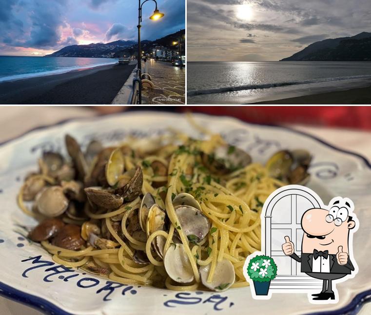Questa è la foto che presenta la esterno e cibo di Ristorante Pizzeria Nettuno