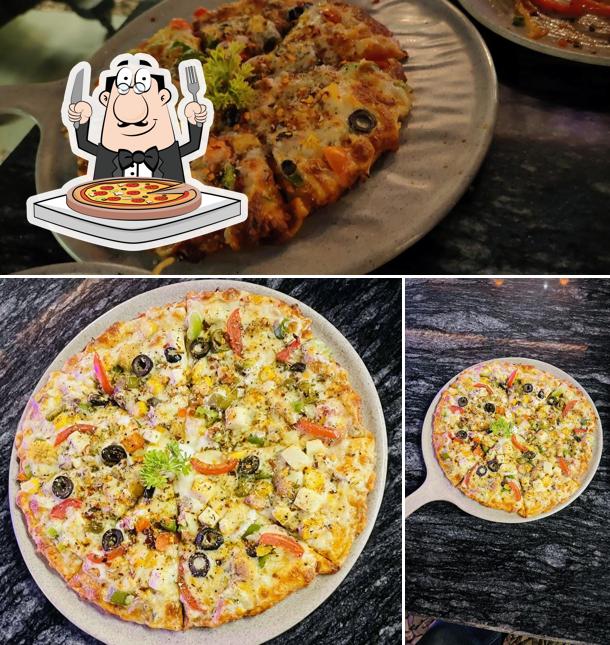 Order pizza at Oh My My Cafe