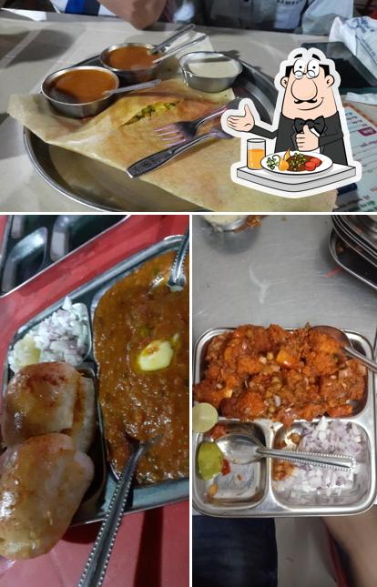 Meals at Manmohan Bhaji-Pav Centre