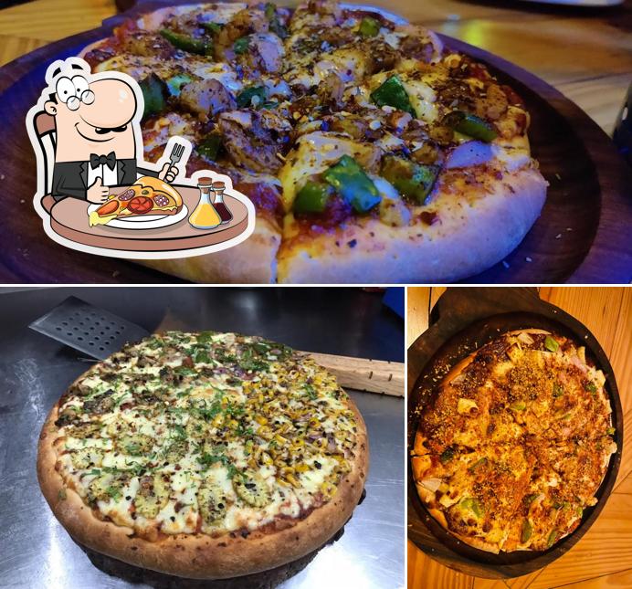 Order pizza at deshi Café