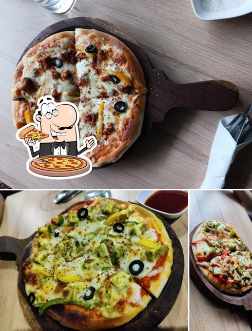 Get pizza at Kaapibar cafe