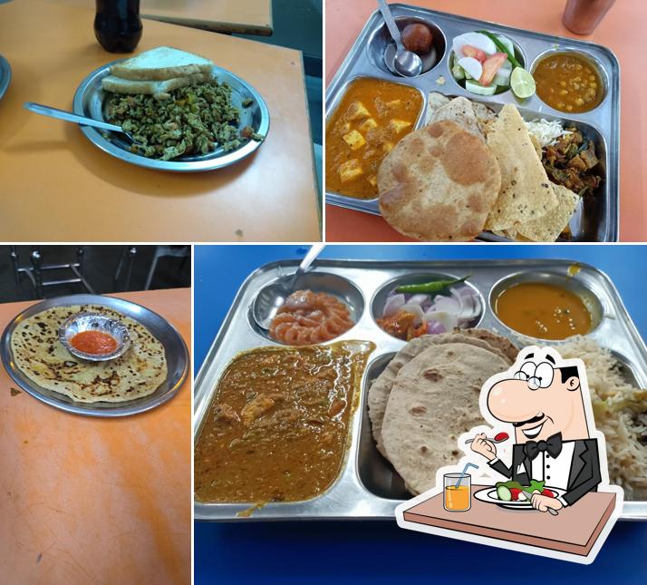 Food at Azad Bhawan Canteen