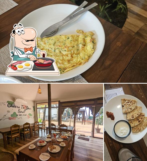 Omelette at De Soul Santé, Morjim Beach