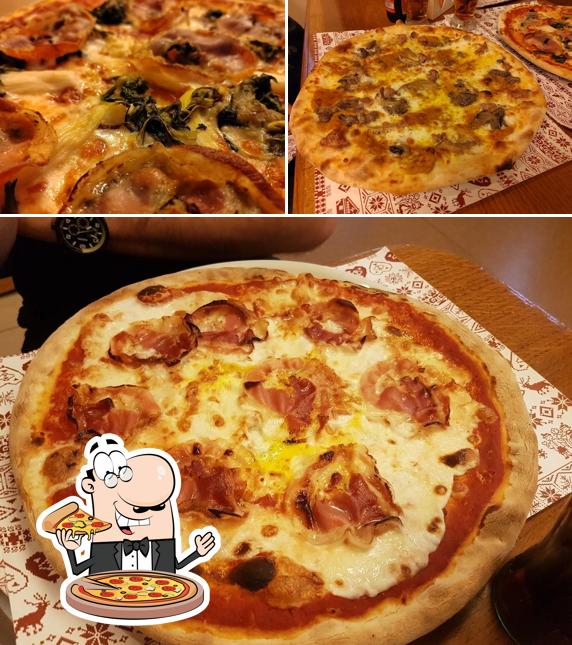 Ordina tra le svariate varianti di pizza