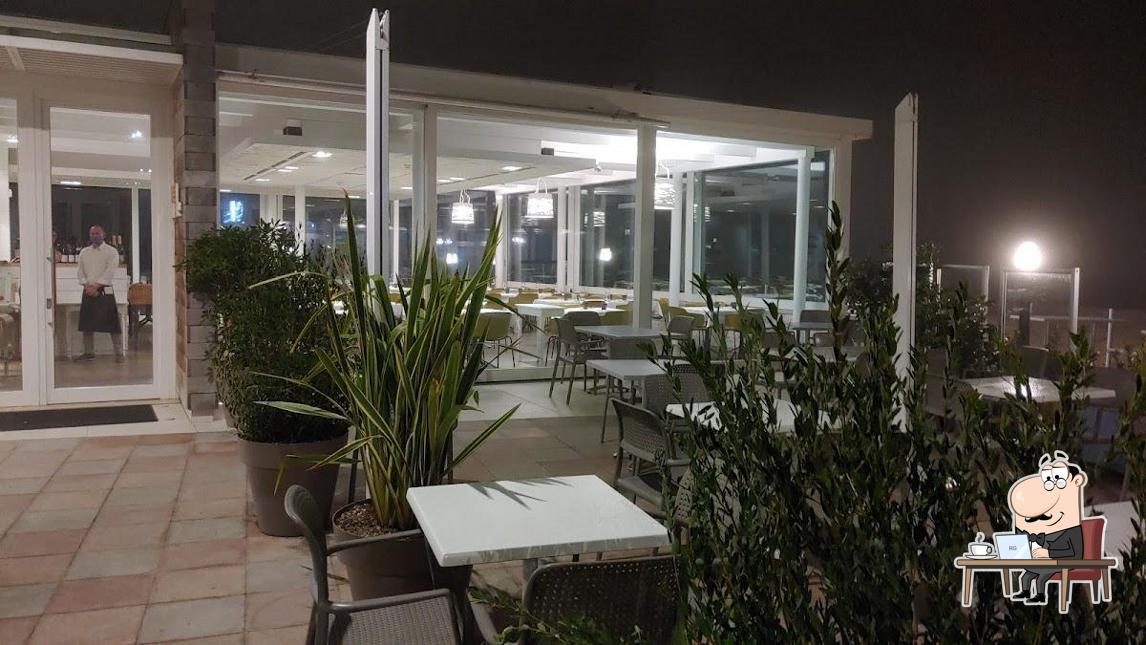 Dai un'occhiata agli interni di Bar Ristorante Paradise
