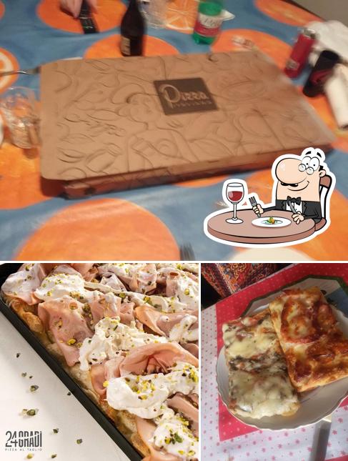 Tra le diverse cose da 24 Gradi Pizza al taglio si possono trovare la cibo e interni