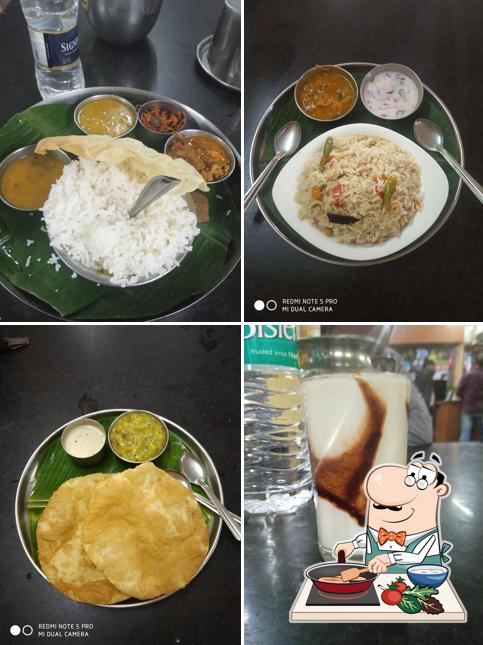 Chicken curry at New Bharat Cafe