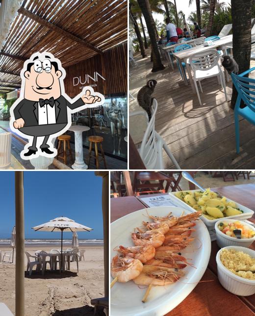 Sente em uma das mesas no Duna Beach Club