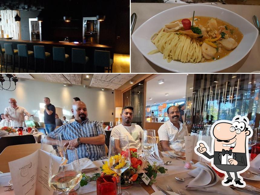 La foto di interni e cibo da Varathans25 Rooftop-Bar Restaurant Lounge