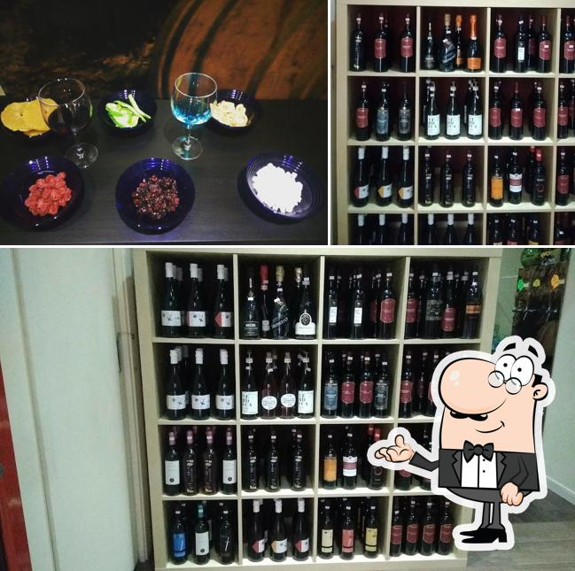 Dai un’occhiata alla immagine che presenta la interni e cibo di La Fonte Del Vino