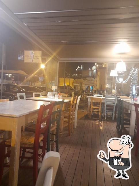 Siediti a un tavolo di La Bitta