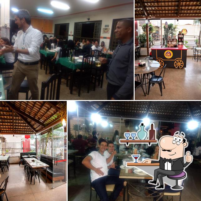 O interior do DK Lanches e Pizzas