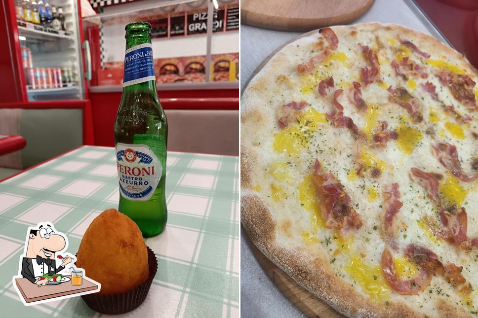 Cibo al Pizzeria Nonna Caterina, pizza ed arancini siciliani