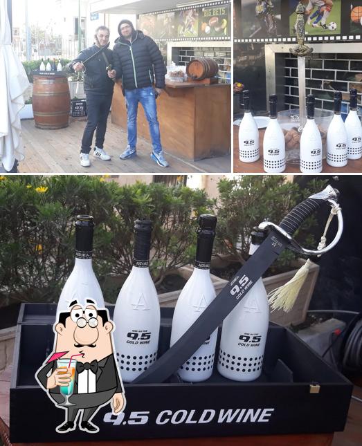 Goditi un drink dal menu